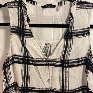 Womens size 6 black and white top
